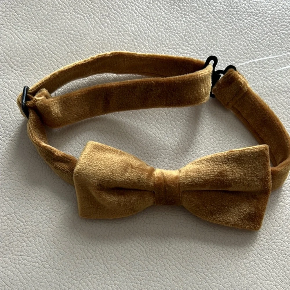 Velvet Tan Bow Tie